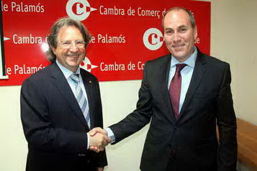 Els presidents de les cambres de comerç de Palamós i de Sant Feliu de Guíxols, Joan Puig i Xavier Ribera, aquest 18 d'abril del 2016 (Horitzontal)